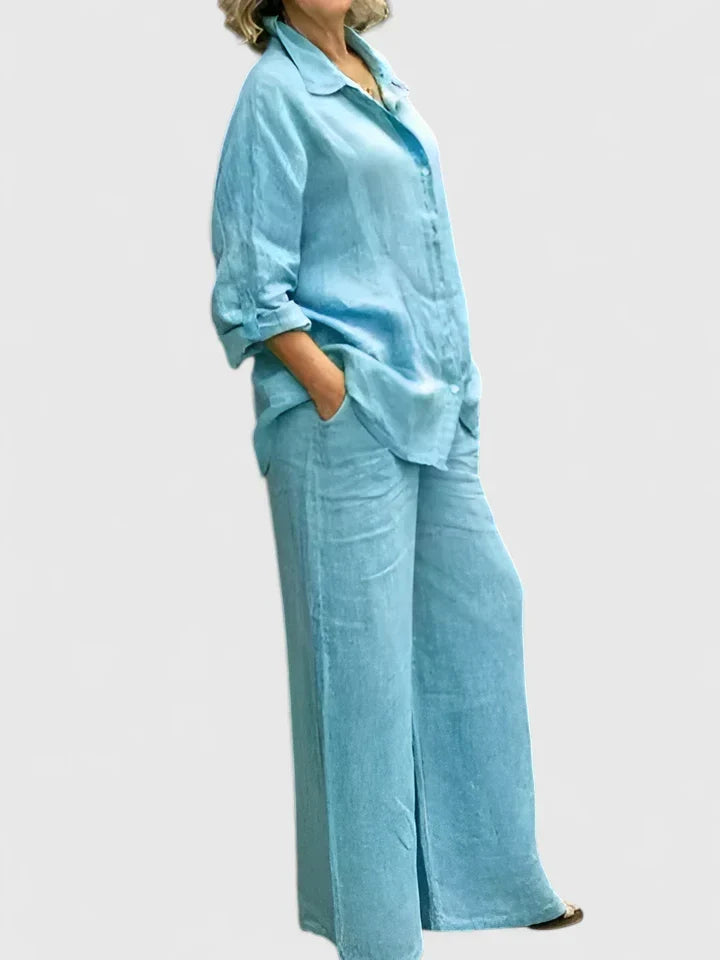 Chic women's loungewear set in a solid color. Comfortable two-piece for stylish relaxation.
