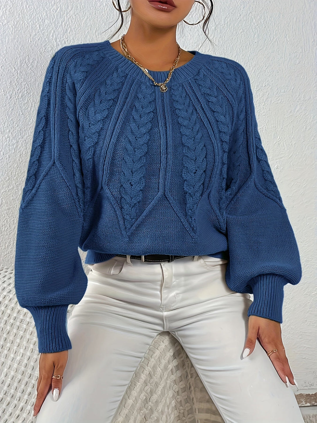 Elegant women's cable knit sweater, relaxed fit, with beautiful texture, versatile.