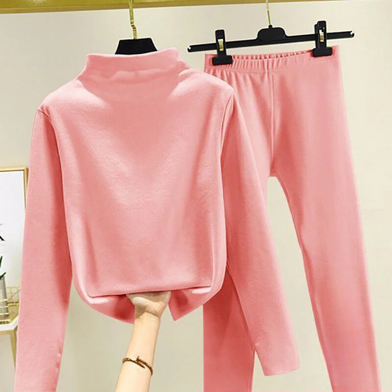 Women's cozy fleece pullover and trousers two-piece set for ultimate winter comfort and warmth.