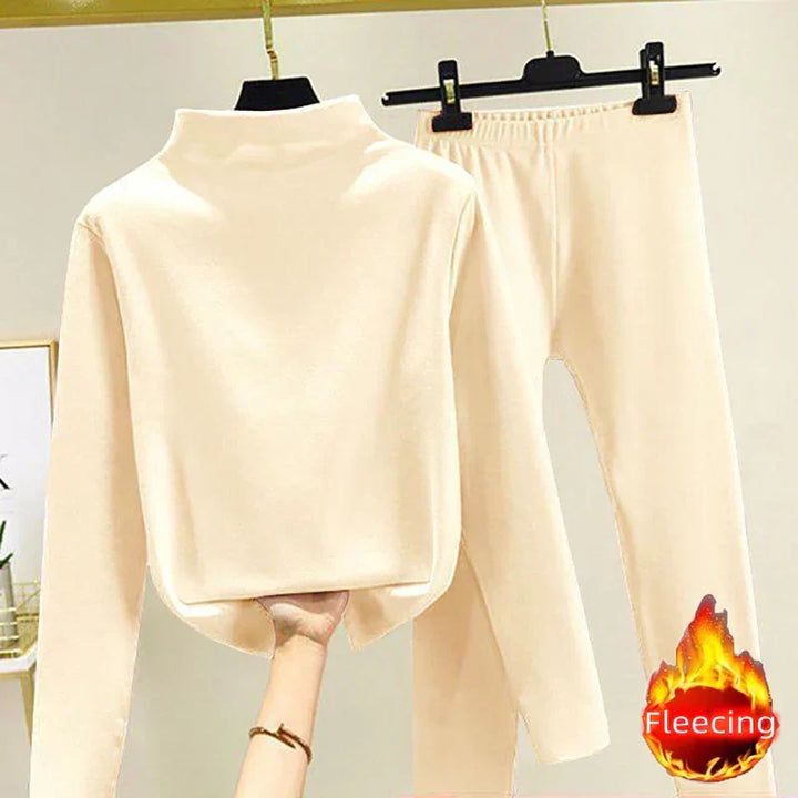 Luxuriously soft women's fleece two-piece set, featuring a casual pullover and comfortable trousers for cold weather.