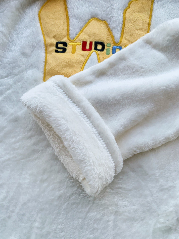 Embroidered women's fleece pyjama set, two-piece, round neck, ideal warm sleepwear & loungewear for autumn/winter.