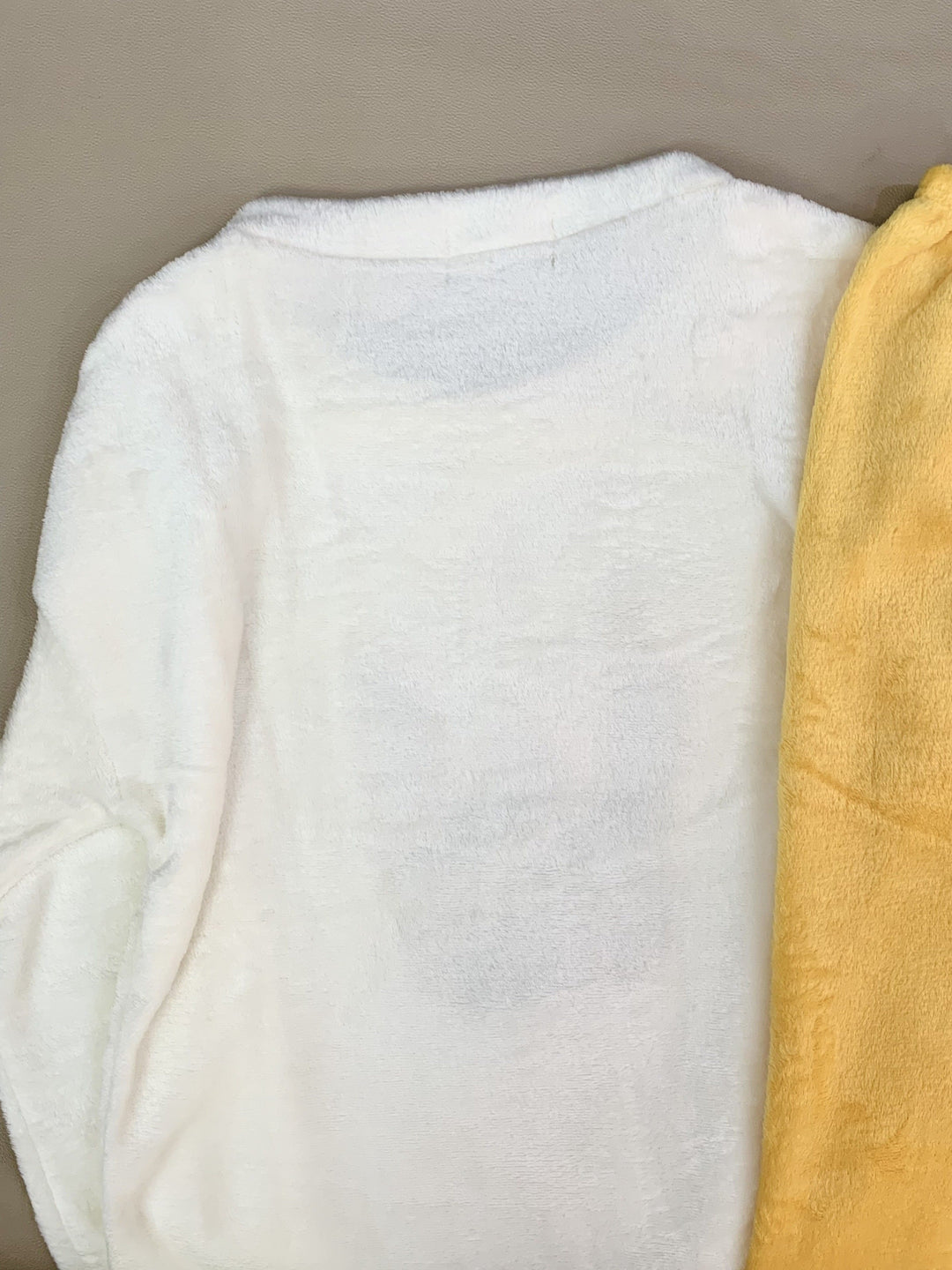 Cozy women's embroidered fleece pyjama set, a warm two-piece sleepwear outfit with round neck for autumn/winter comfort.
