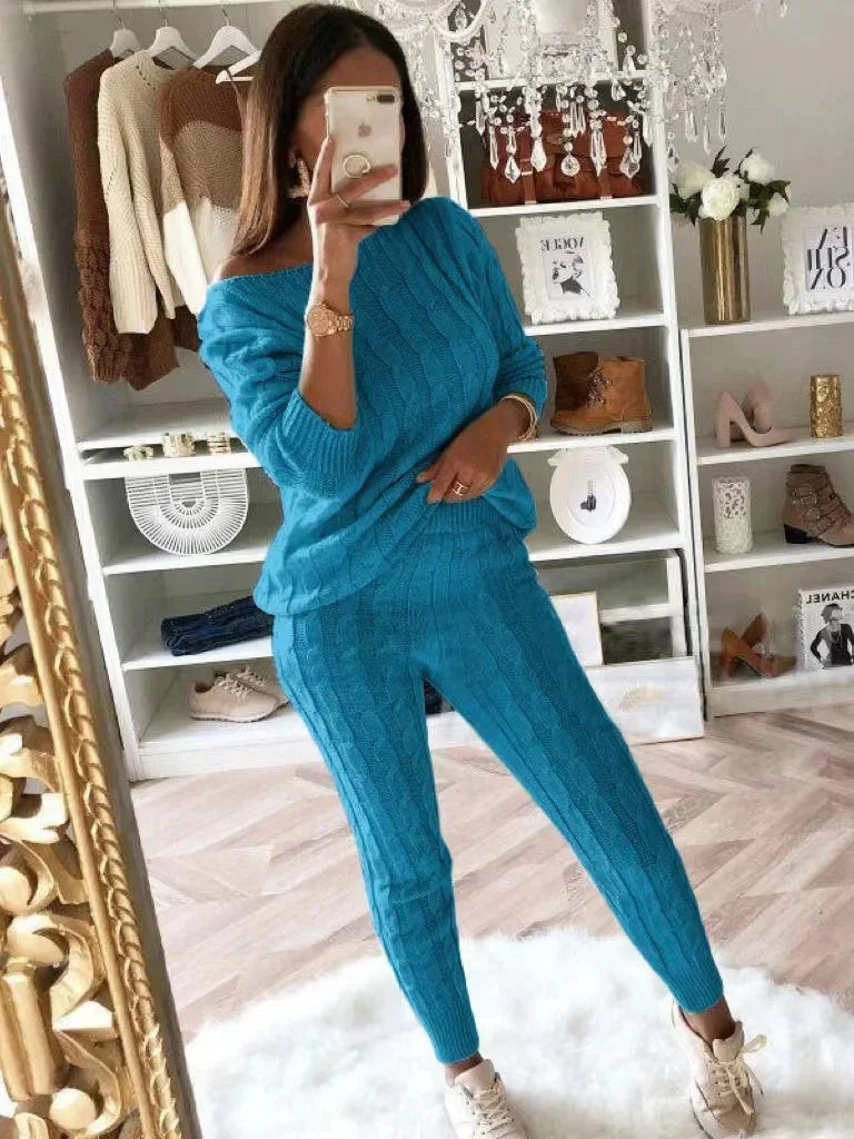 Women's cozy knit tracksuit set for autumn & winter. Two-piece loungewear for ultimate comfort.