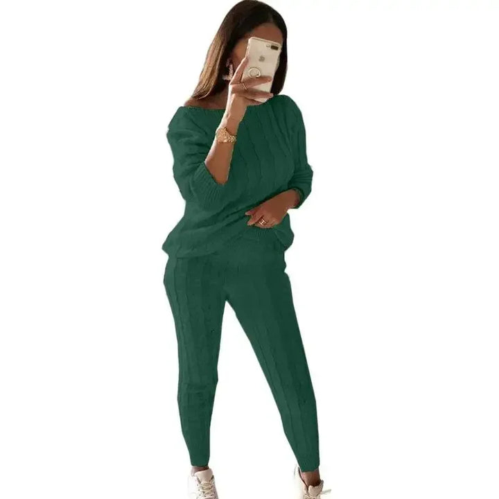 Women's knit tracksuit set. Cozy two-piece loungewear for ultimate autumn/winter comfort.