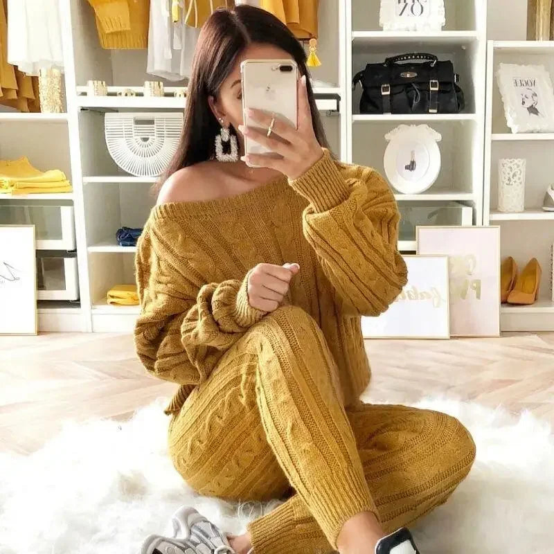 Relaxed fit women's two-piece knit tracksuit. Perfect casual autumn/winter set for comfort.