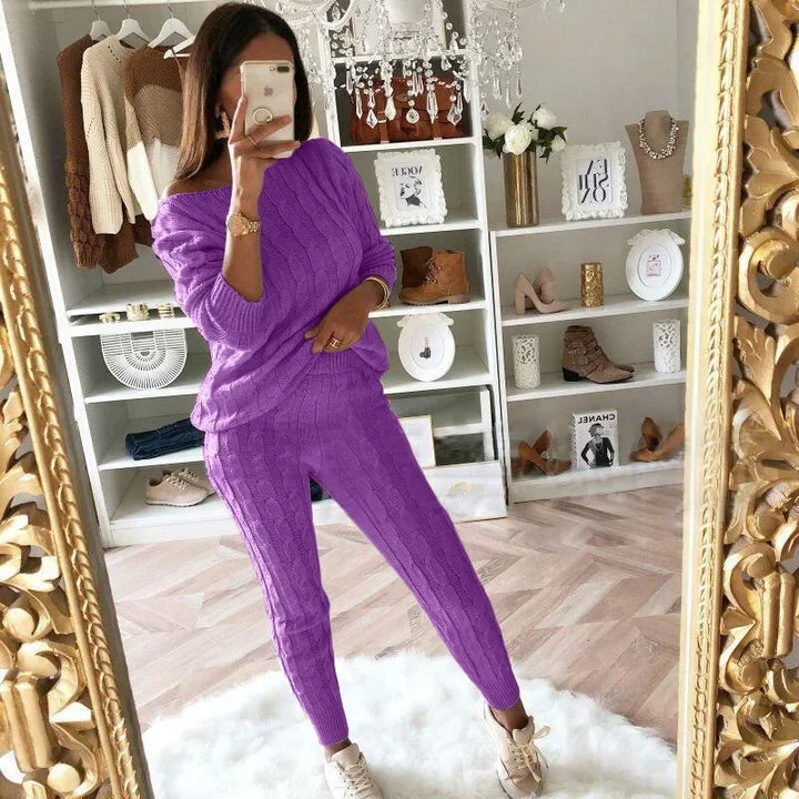 Stylish ladies' knit two-piece tracksuit. Cozy autumn/winter loungewear set with relaxed fit.