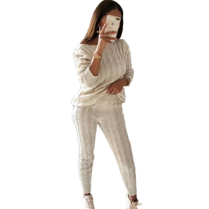 Comfortable women's knit tracksuit. Two-piece set, ideal for casual autumn & winter wear.