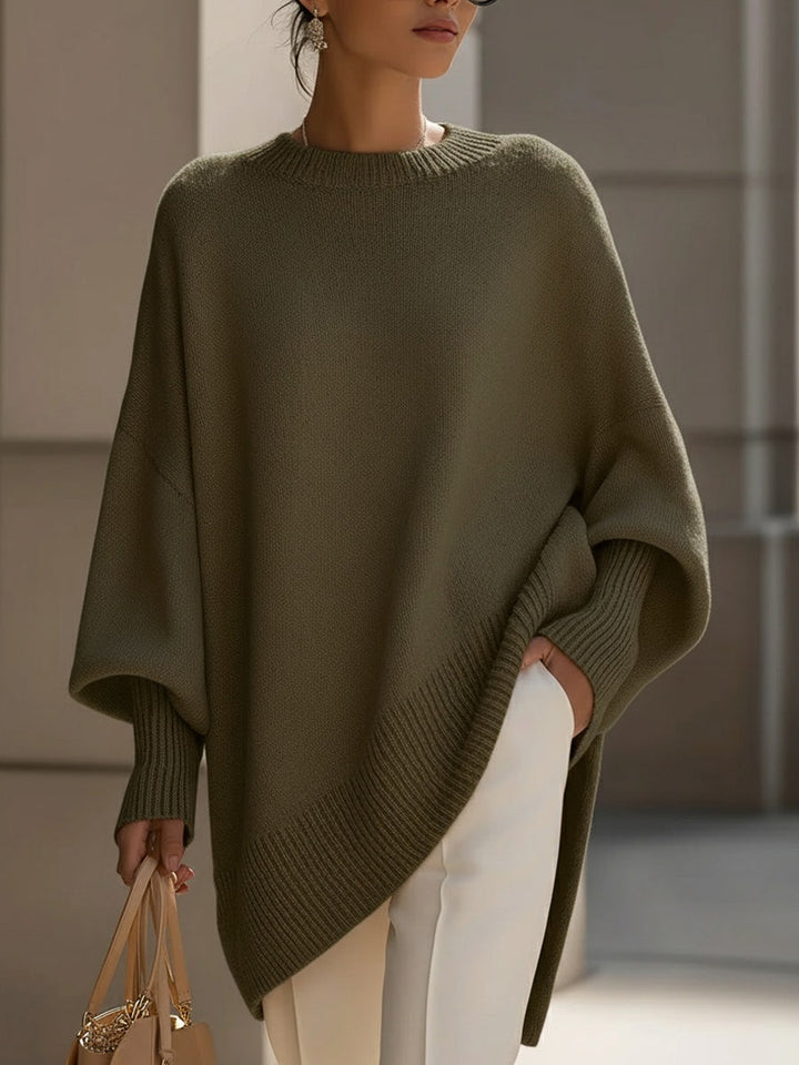Stylish women's oversized sweater, a cozy long sleeve pullover for effortless chic fall and winter fashion.