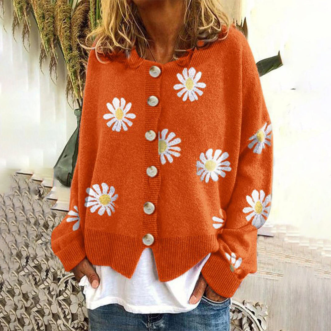 Soft knitwear cardigan for women, featuring a floral design, long sleeves, and a relaxed fit