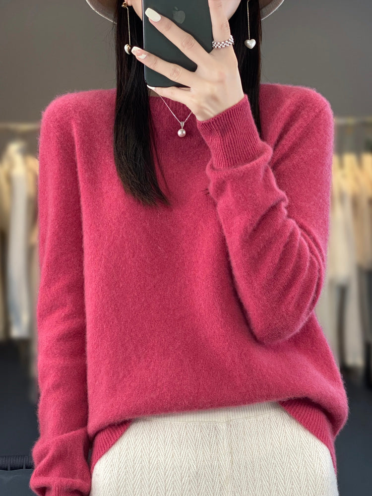 Essential women's fall fashion round neck pullover sweater, relaxed fit.