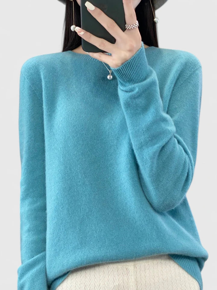 Elegant women's round neck pullover sweater, cozy and soft for winter fashion.