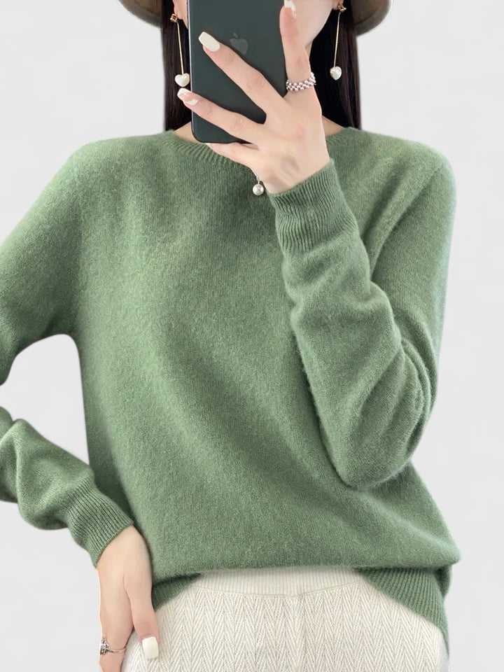 Everyday women's round neck pullover, comfortable and stylish for casual outings.