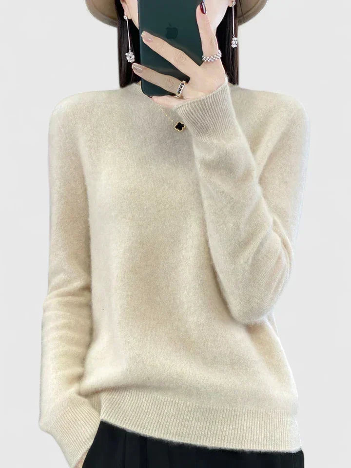 Long sleeve women's round neck pullover, soft and cozy for everyday comfort.