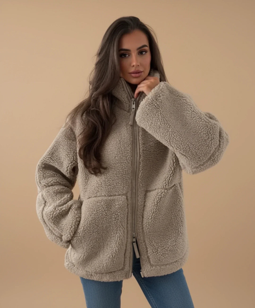 Stylish women's sherpa zip-up jacket. Cozy warmth for autumn & winter casual outfits. Everyday comfortable outerwear.