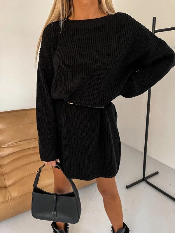 Warm long-sleeve striped tunic for women. Cozy top perfect for autumn and winter fashion everyday style.