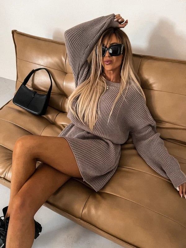 Soft and cozy striped women's tunic, warm long-sleeve for winter comfort, relaxed fit everyday style.