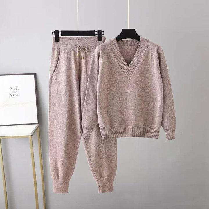 Versatile women's two-piece knit set: V-neck pullover & trousers. Combines comfort with elegant style.