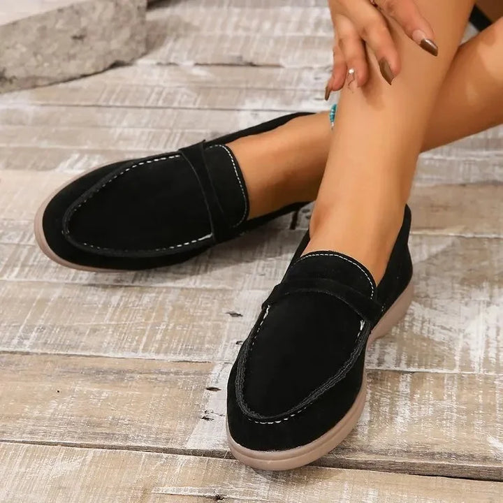 Flat women's slip-on loafers: ultimate cushioned comfort for everyday & smart casual fashion.
