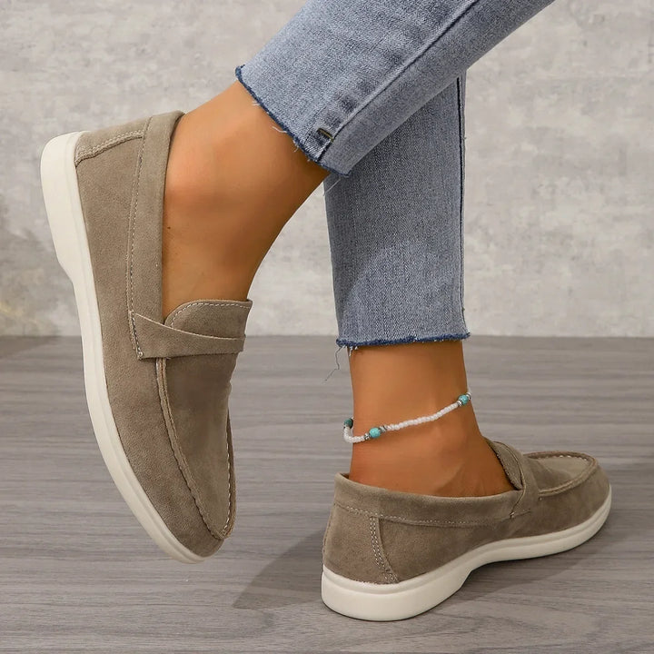 Easy slip-on women's loafers, perfect for cushioned comfort and smart casual outfits.