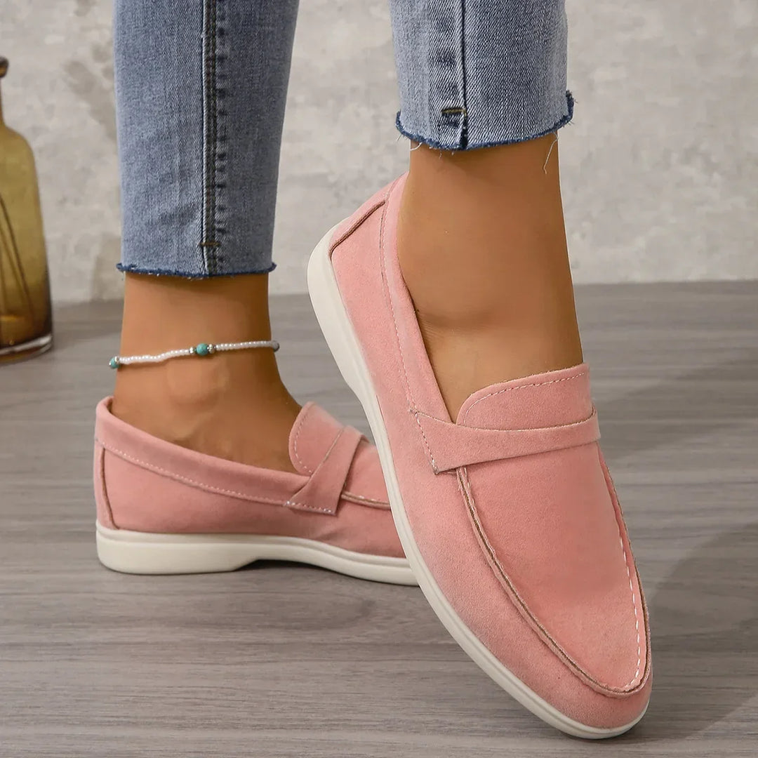 Everyday women's loafers: flat, comfortable, and stylish for casual or office looks.