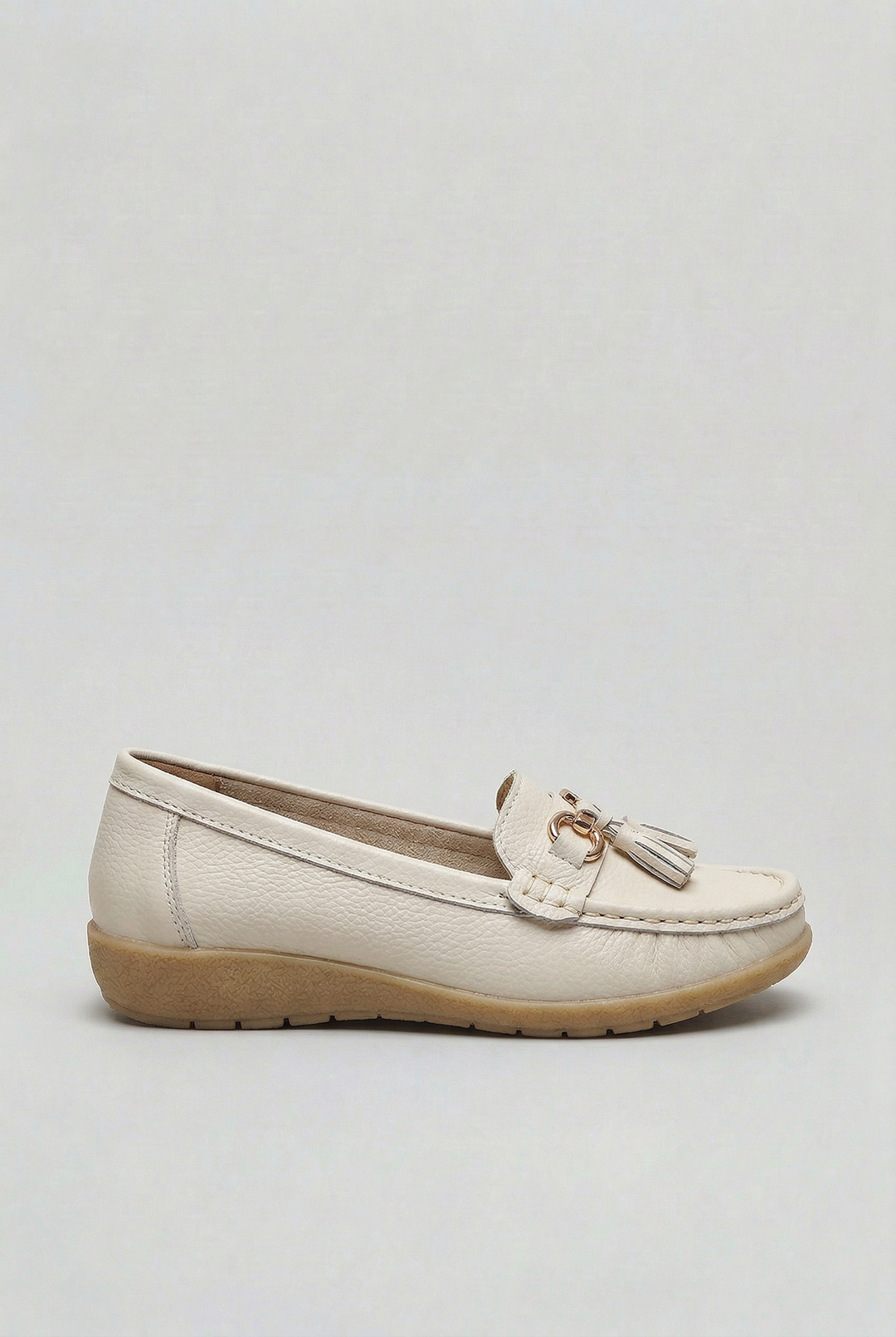 Durable women's cushioned loafers, ideal slip-on footwear for daily casual comfort.