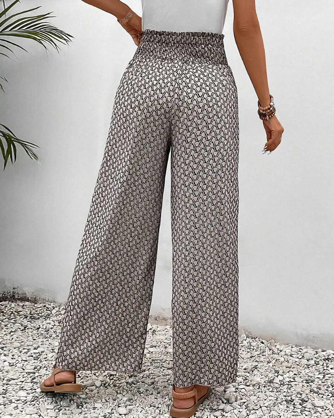 Stylish women's wide-leg pants. Versatile, flowy, and elegant trousers for both casual and chic fashion looks.