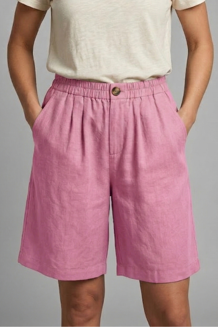 Loose fit women's shorts with elastic waist and side pockets, great for everyday comfort.