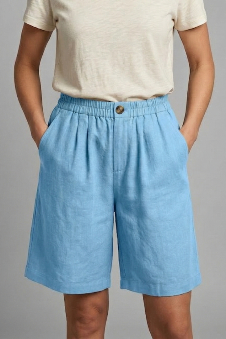 Women's elastic waist drawstring shorts with practical side pockets for casual wear.