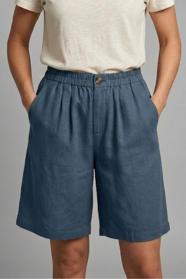 Summer casual shorts for women, featuring a comfy elastic waist & functional pockets.