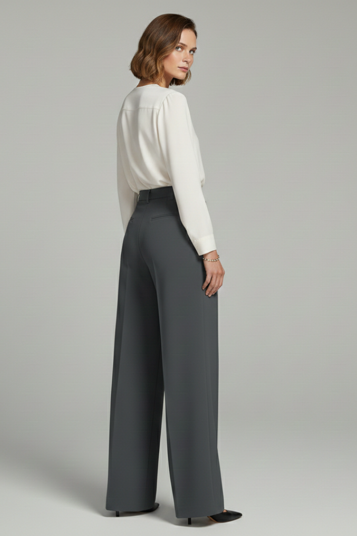Casual women's flowy pleated palazzo trousers, ideal for relaxed comfort and easy movement.