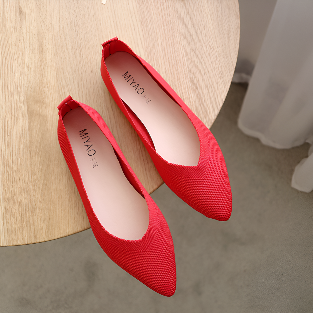 Slip-on women's comfort flats, versatile round-toe ballerina shoes for travel & daily style.