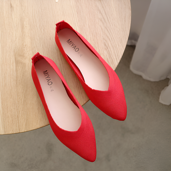 Slip-on women's comfort flats, versatile round-toe ballerina shoes for travel & daily style.