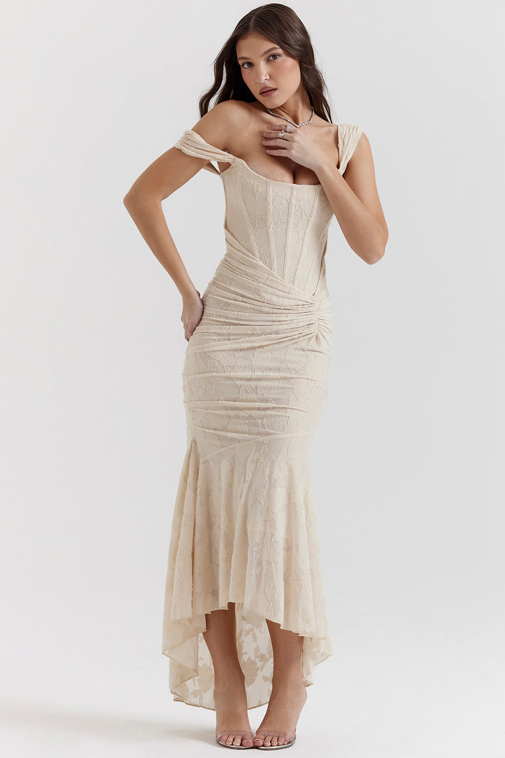 Sweetheart neckline bodycon dress with ruched waist, a stylish women's formal homecoming option.