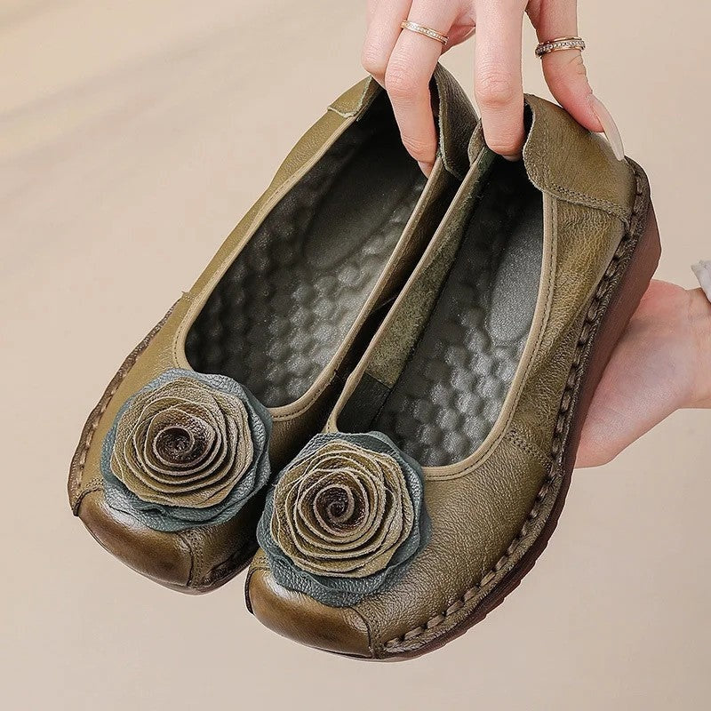 Everyday women's floral appliqué flats, offering slip-on comfort and style.