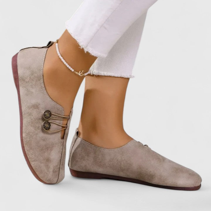 Women's elegant foldable loafers with elastic closure, ideal for comfortable travel and casual wear.