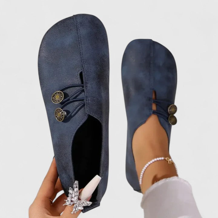 Elegant women's slip-on loafers, foldable design with secure elastic closure for versatile casual footwear.