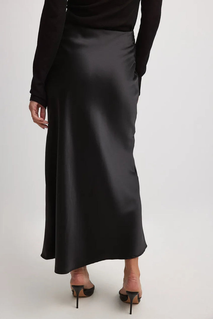 Elegant high-waisted midi skirt for women, flowing silhouette, perfect for feminine fashion apparel.