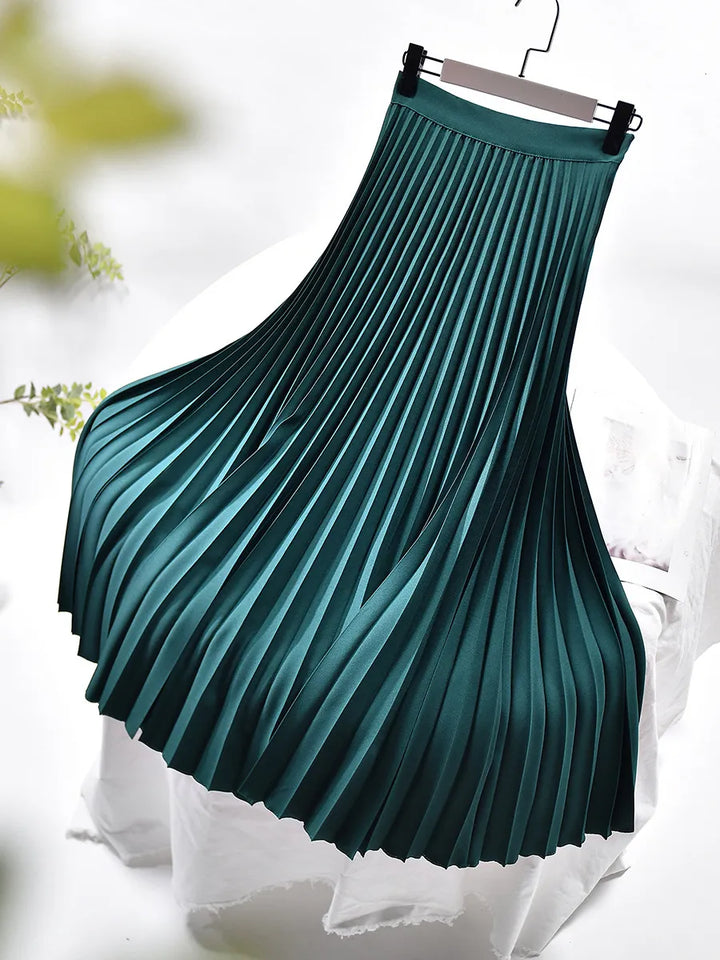 Stylish women's pleated flowy maxi skirt, a comfortable and elegant choice for spring fashion.