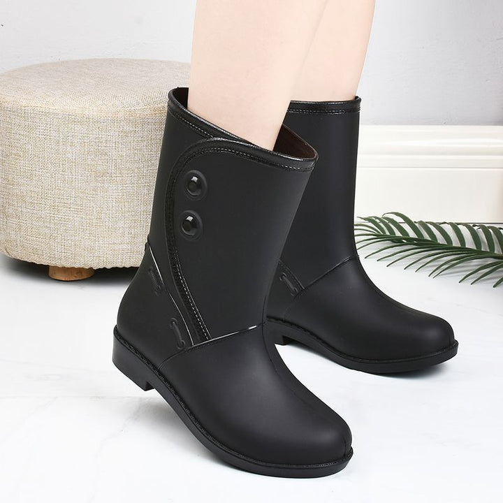 Fashionable women's Elora waterproof boots, ideal for rainy days with a comfortable non-slip design.