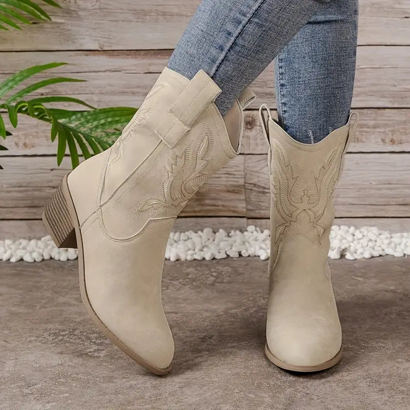 Fashionable women's western block heel boots with intricate embroidery, comfortable and versatile