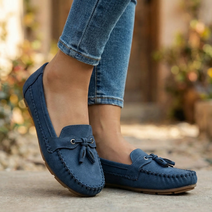Women's extra wide loafers, designed with memory foam for unparalleled foot comfort.