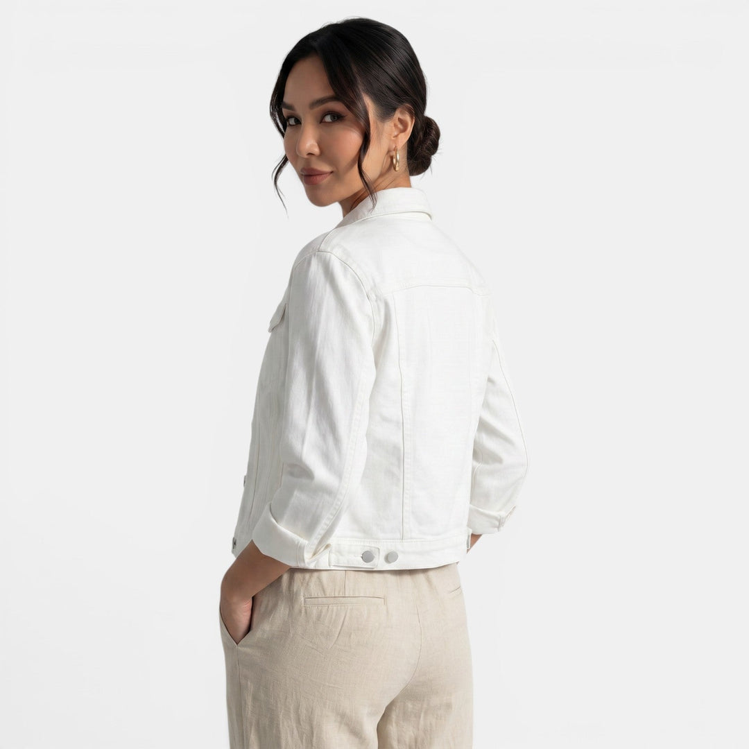Chic women's fitted jacket, designed for urban style. A versatile casual outerwear piece for everyday wear.