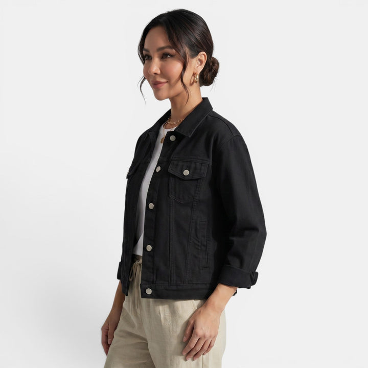 Modern fit women's casual jacket, offering a sleek silhouette for urban and everyday chic. Versatile outerwear.