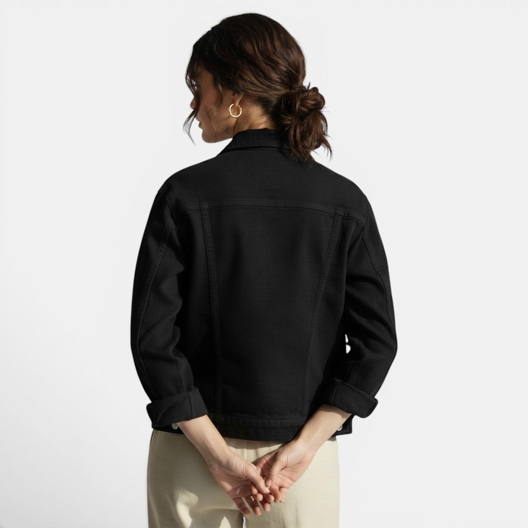 Versatile women's fitted casual jacket, an essential layering piece for urban style & modern weekend fashion.
