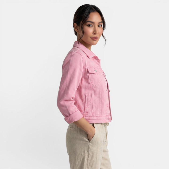 Urban style women's fitted casual jacket, a modern outerwear piece for sophisticated everyday and weekend chic.
