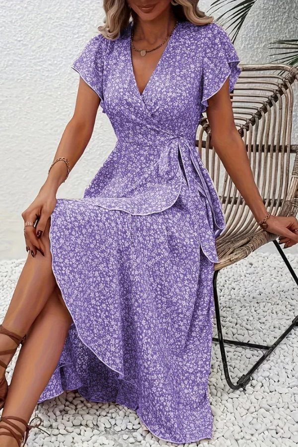 Casual women's V-neck midi dress, short sleeve, flattering and chic for everyday summer outings.