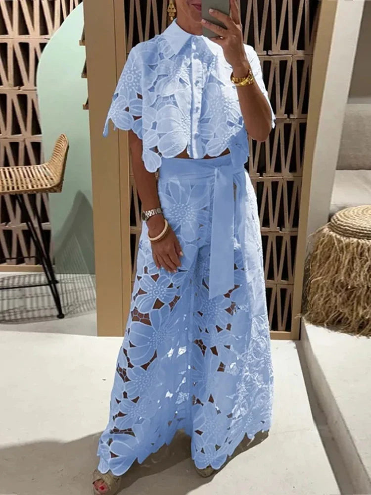 Lightweight women's two-piece floral set: elegant wide leg pants & stylish cropped top. Summer fashion essential.