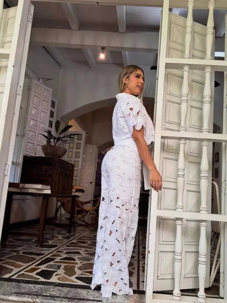 Trendy women's floral print two-piece set: cropped top & flowing wide leg pants for a chic summer look.