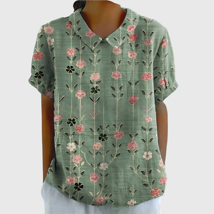 Stylish women's floral short sleeve top, featuring a Peter Pan collar, perfect for summer fashion and relaxed comfort.