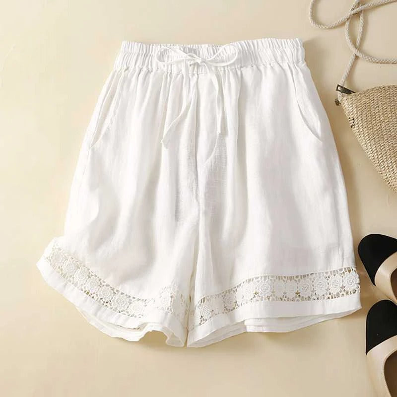 Women's floral shorts with elastic waist, ideal for summer comfort and casual daywear.